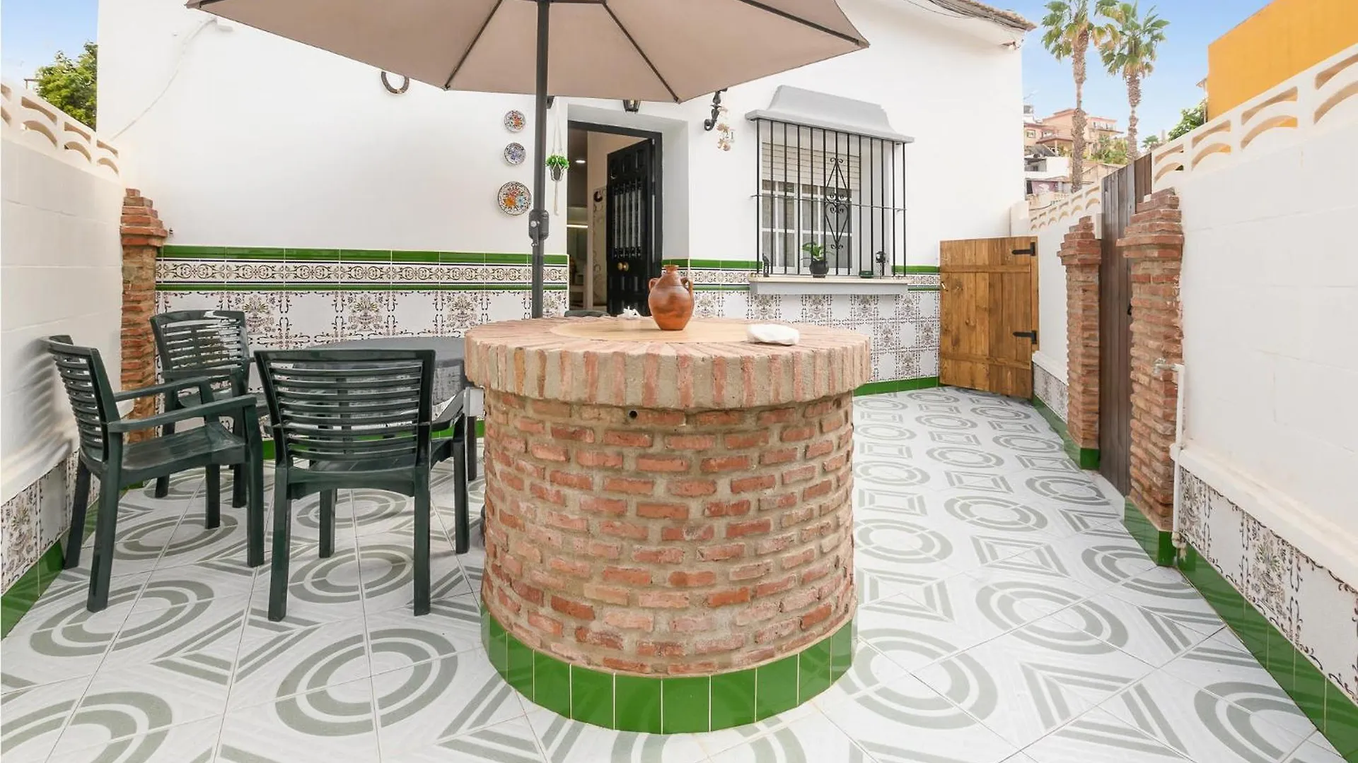 2 Bedroom Lovely Home In Malaga